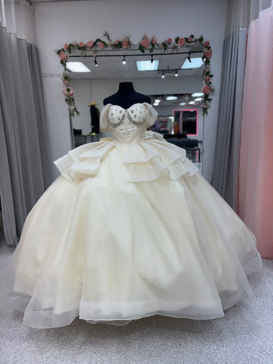 Floral Champagne Majesty 2161