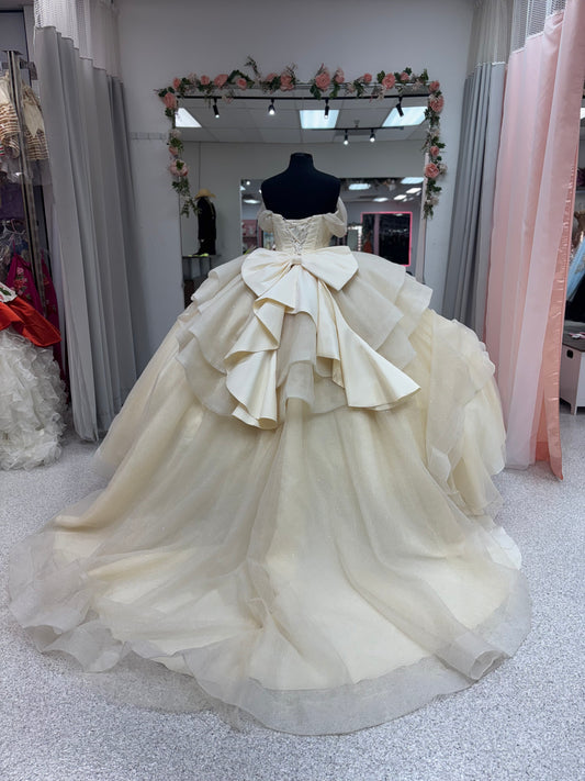 Floral Champagne Majesty 2161