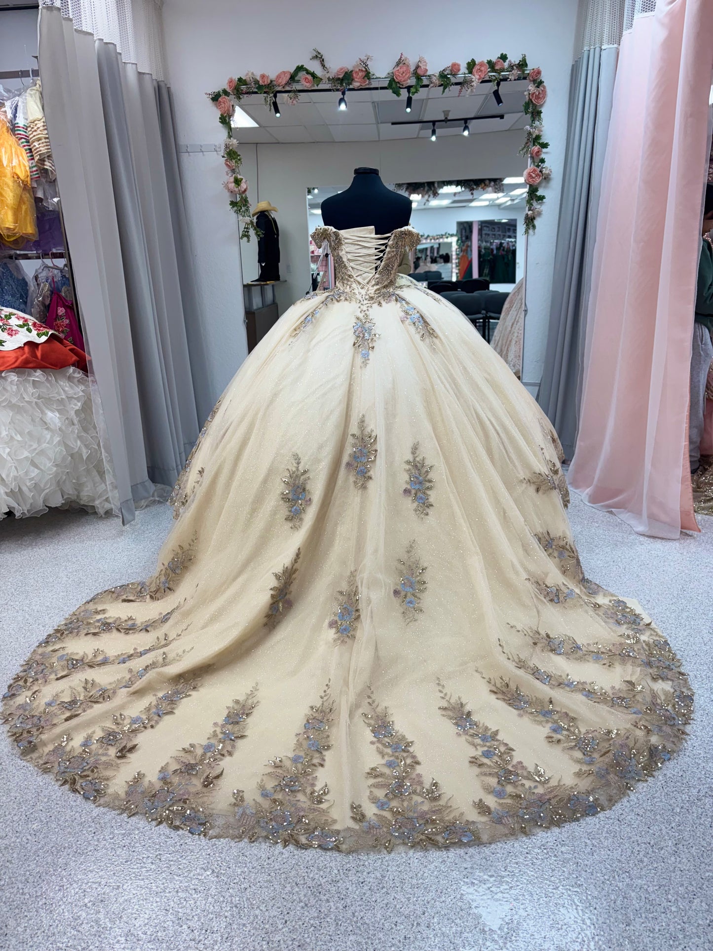 Golden Champagne Majesty 26058