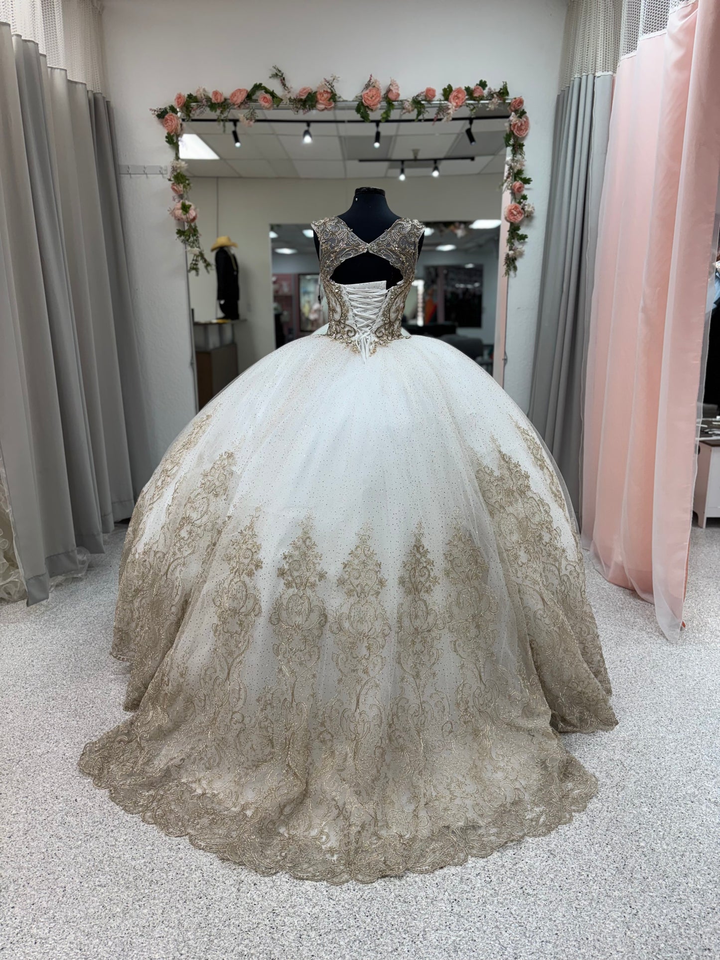 Ivory Gilded Majesty