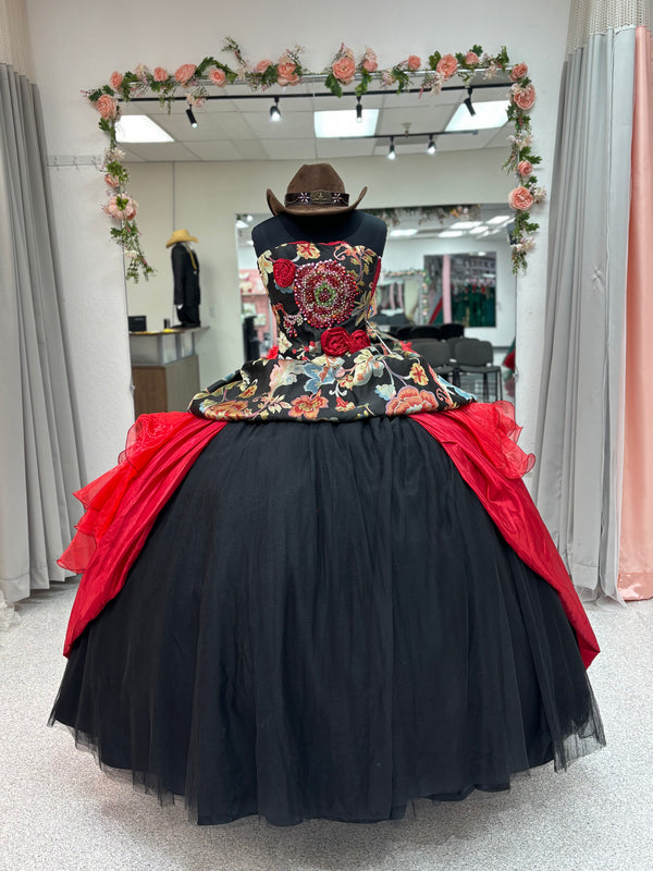 Black & Red Floral Elegance — Red Quinceañera Dress